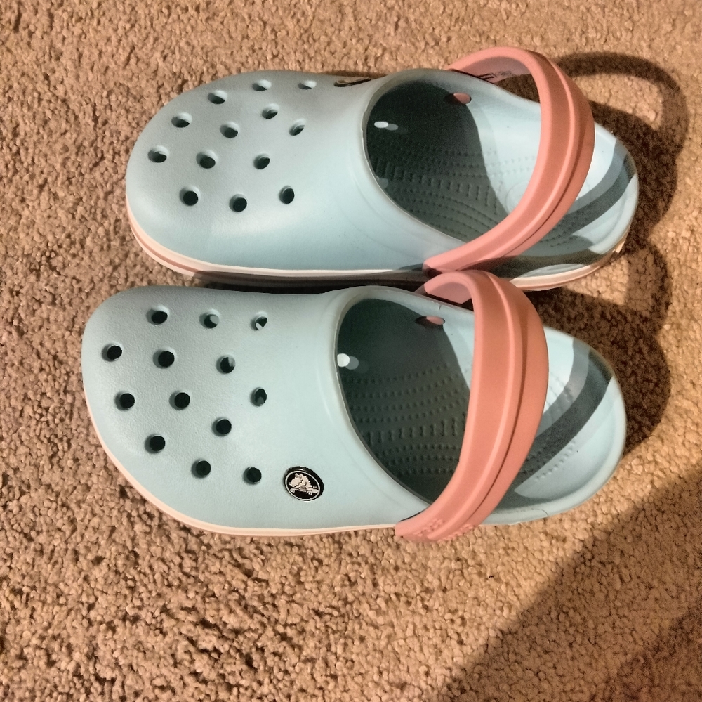 Girl's Crocs: Aqua / Pink ( Size 2 ) New Condition !! $18 FIRM !!